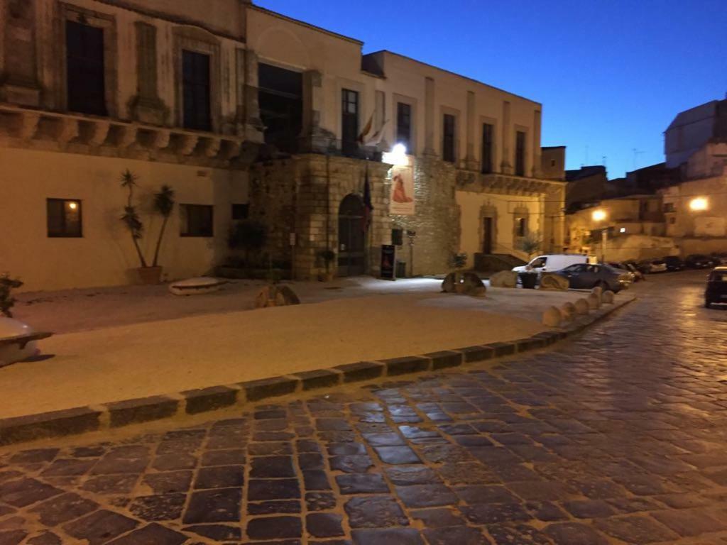 B&B Largo Barile Кальтаниссетта Экстерьер фото